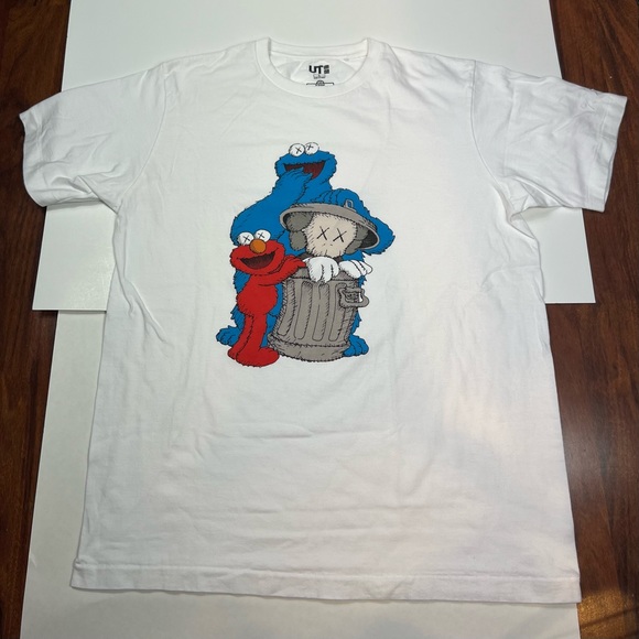 Uniqlo x KAWS Other - Kaws x Uniqlo x Sesame Street Mens T-Shirt White